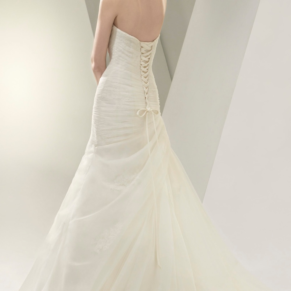 Ivory Enzoani Wedding Gown - Picture 6 of 12